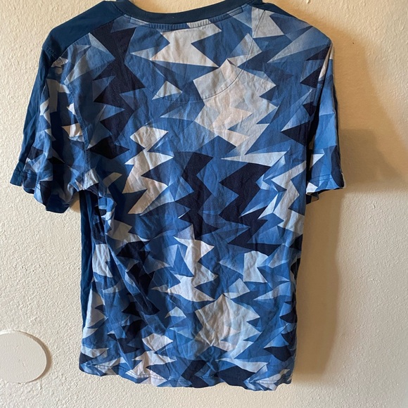 A Tee Shirt - Picture 3 of 5